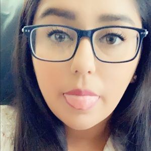 Meet your Posher, Roxanne